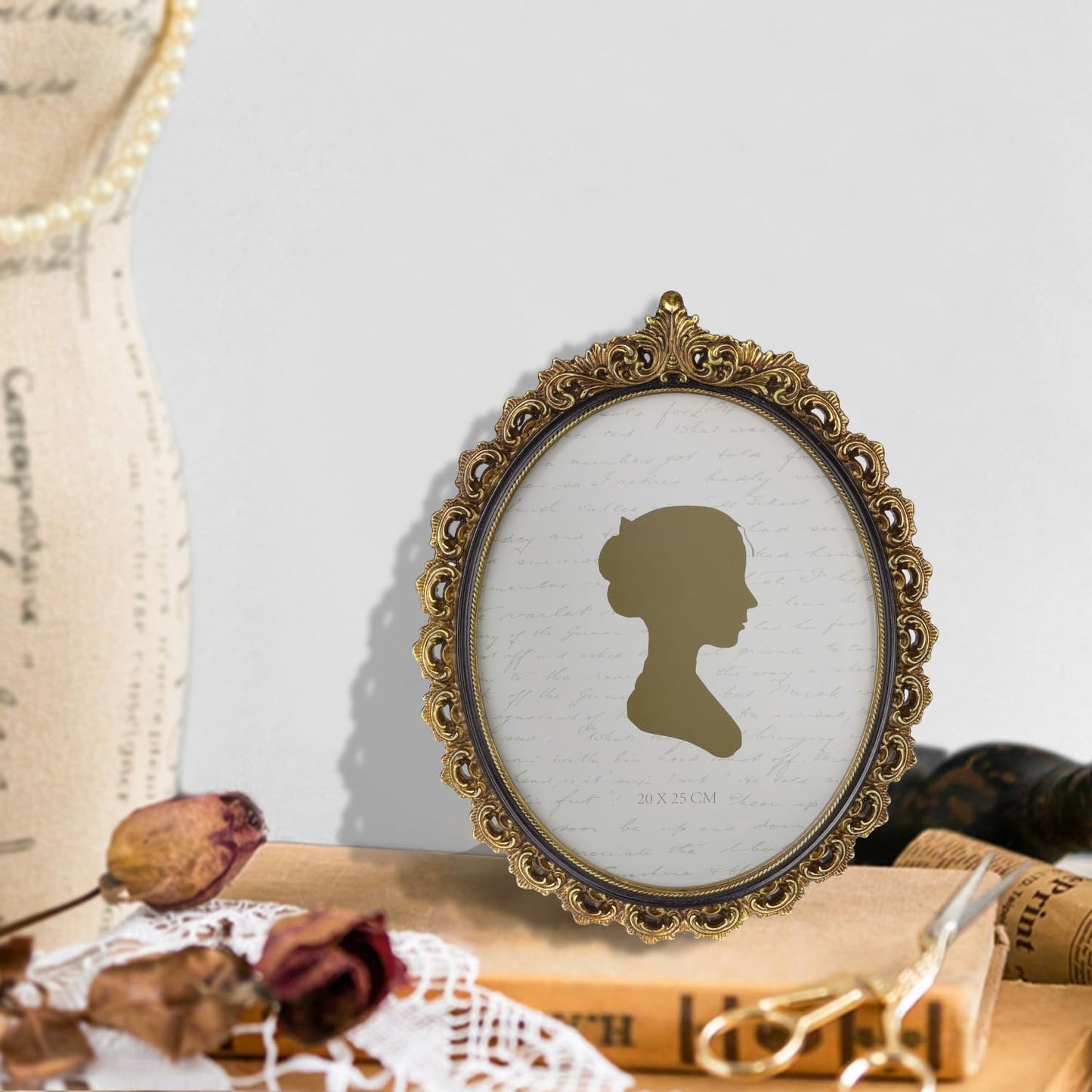 Sunlit Vintage Picture Frame 4x6 Inch, Oval Antique Photo Frames with Glass Front, Luxury Photo Display, Tabletop Wall Hanging, Gift Ideas, White