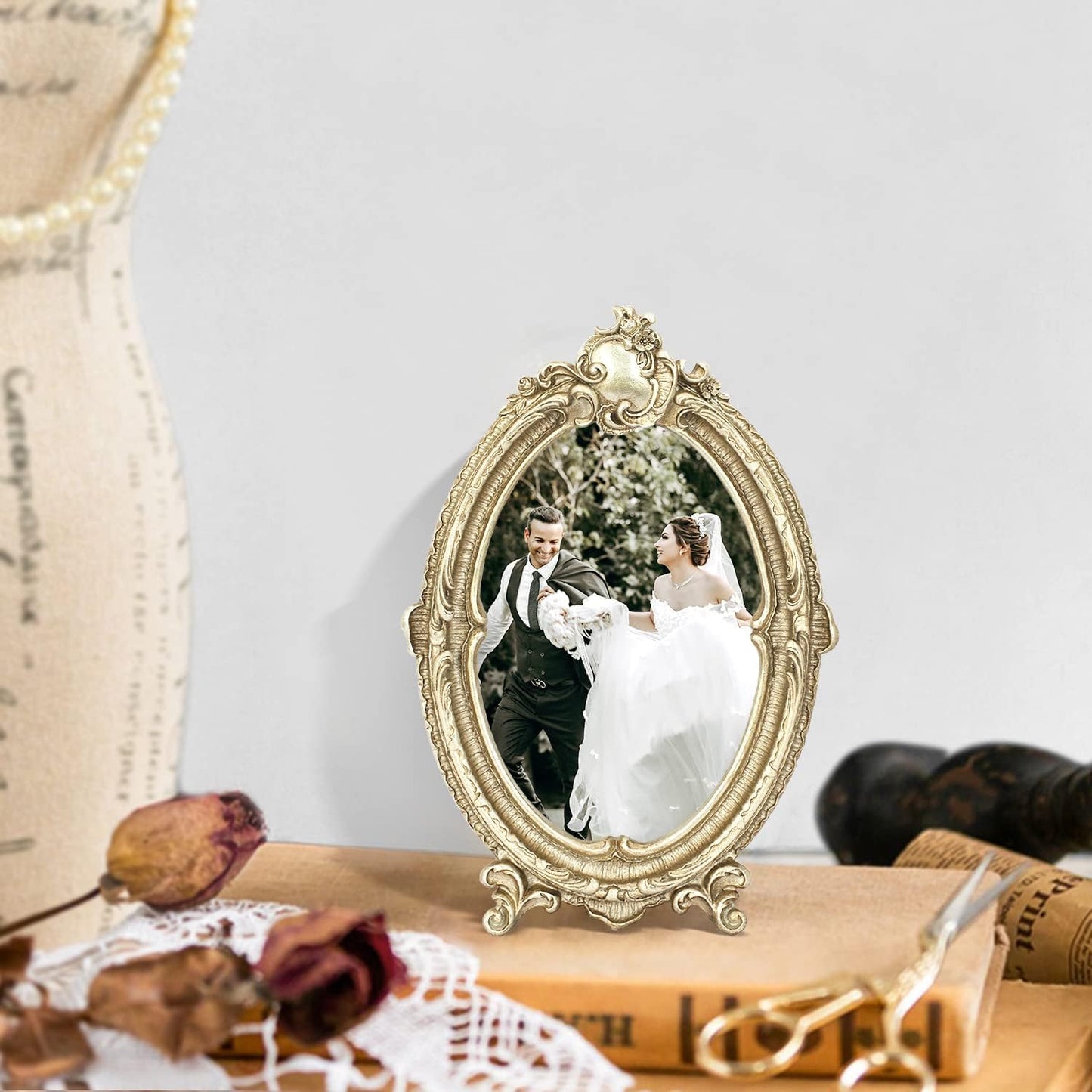 Sunlit Vintage Picture Frame 4x6 Inch, Oval Antique Photo Frames with Glass Front, Luxury Photo Display, Tabletop Wall Hanging, Gift Ideas, Vintage Silver